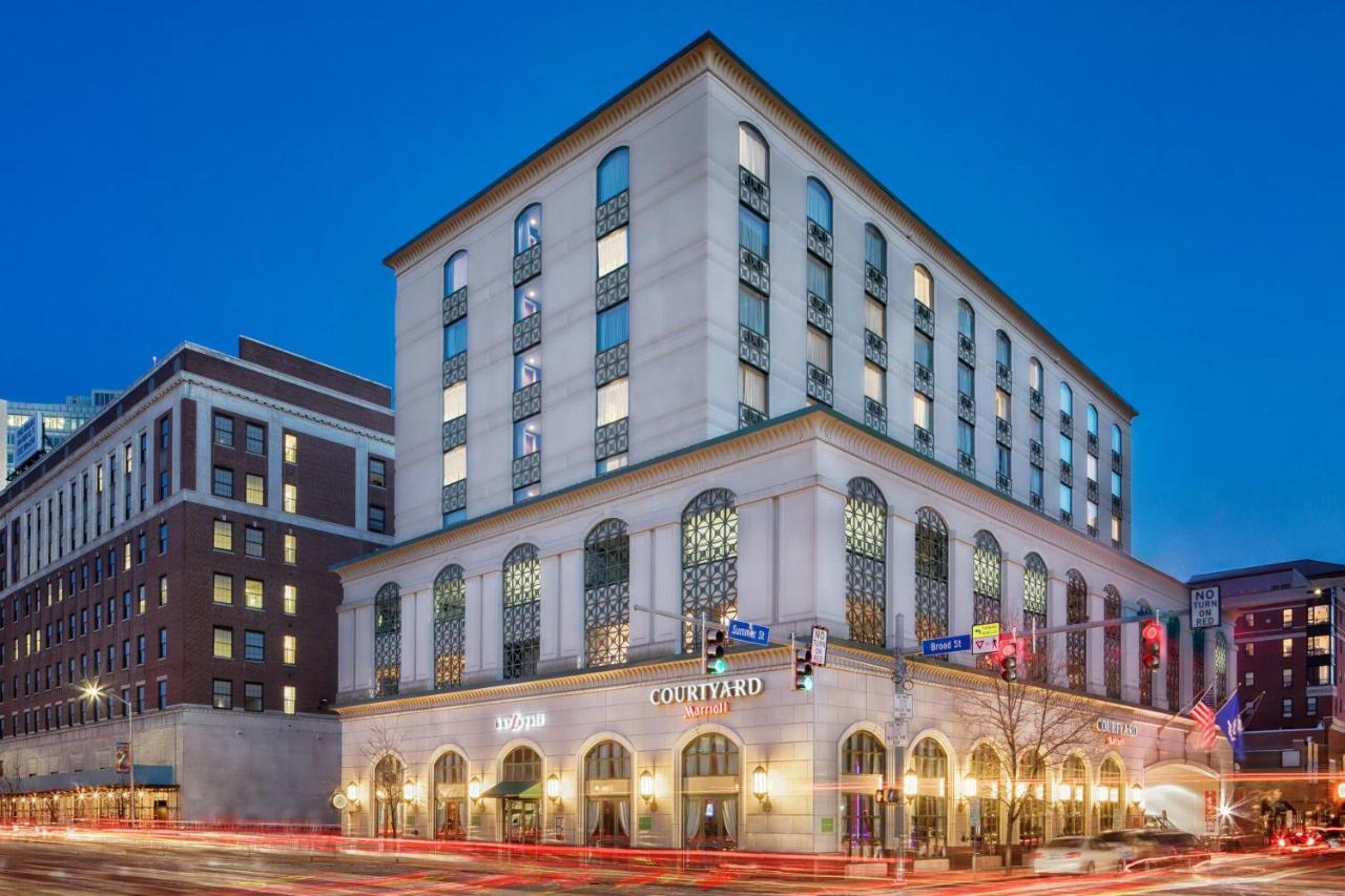 Courtyard By Marriott Stamford Downtown Hotel Екстериор снимка