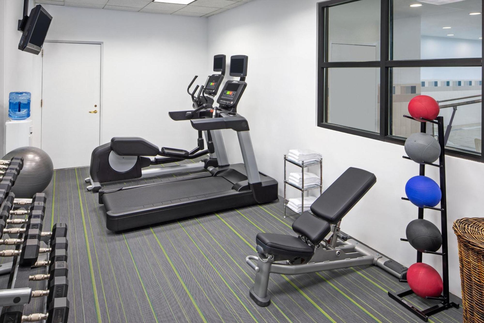 Courtyard By Marriott Stamford Downtown Hotel Екстериор снимка