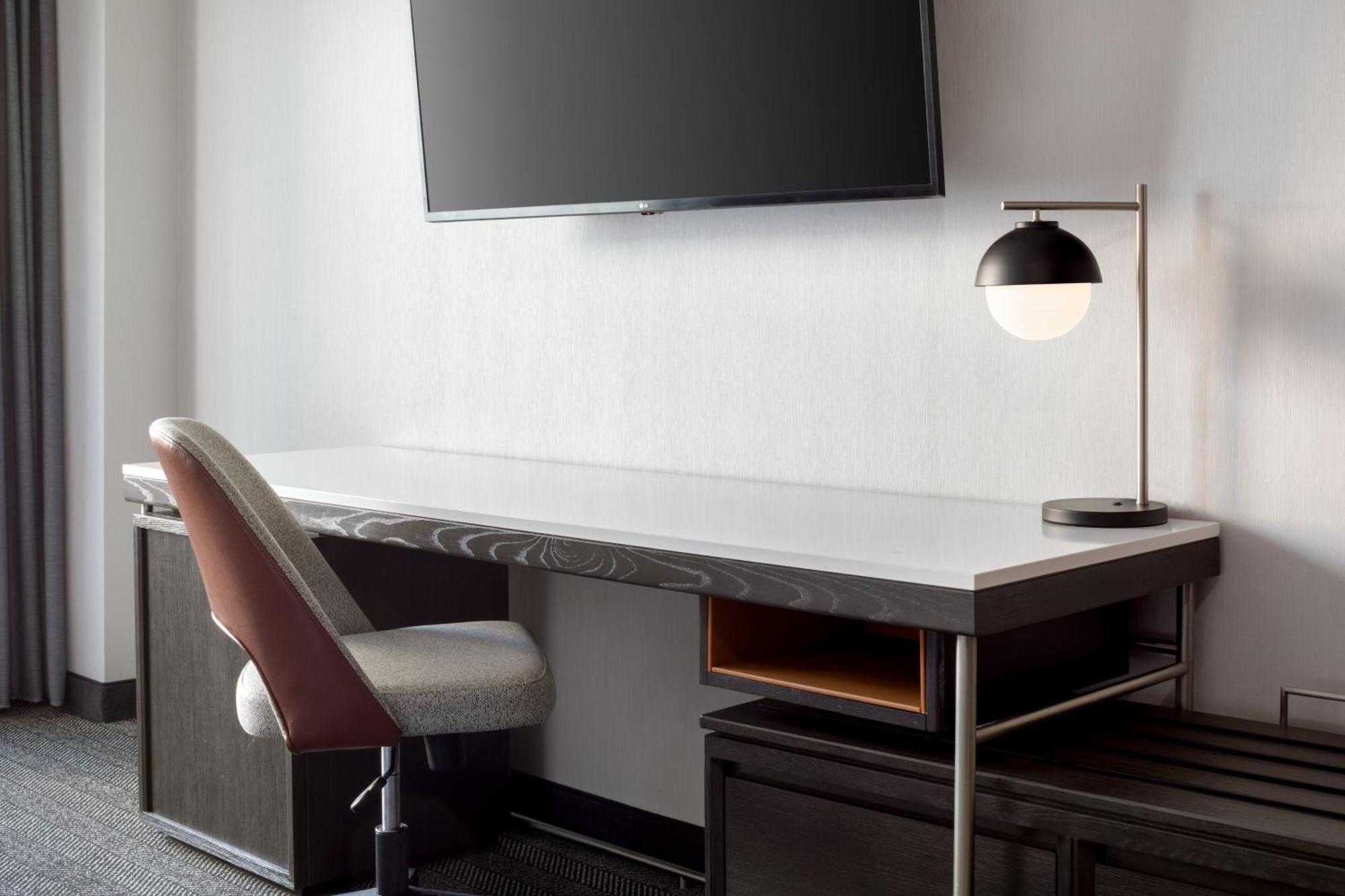 Courtyard By Marriott Stamford Downtown Hotel Екстериор снимка