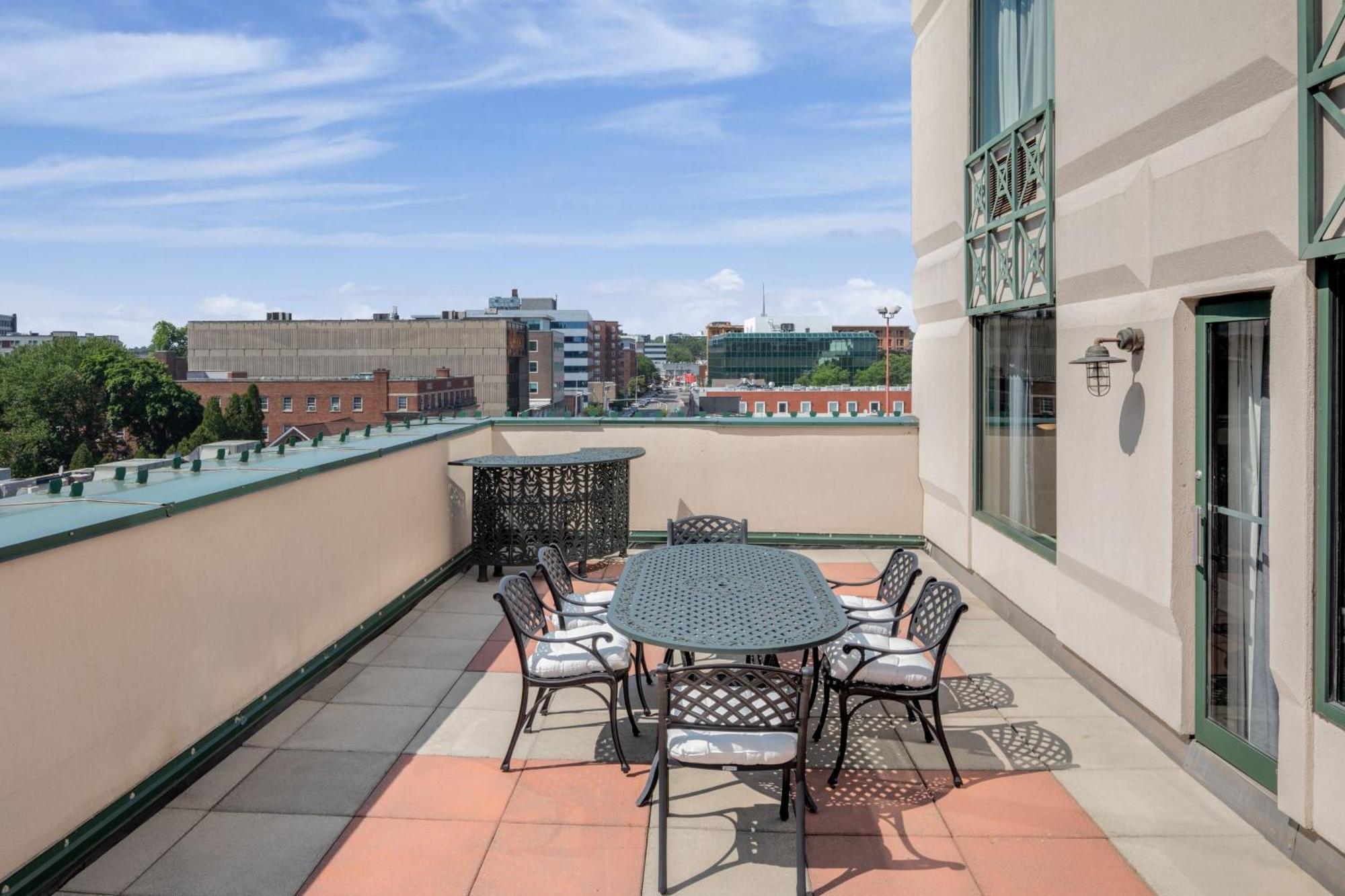 Courtyard By Marriott Stamford Downtown Hotel Екстериор снимка