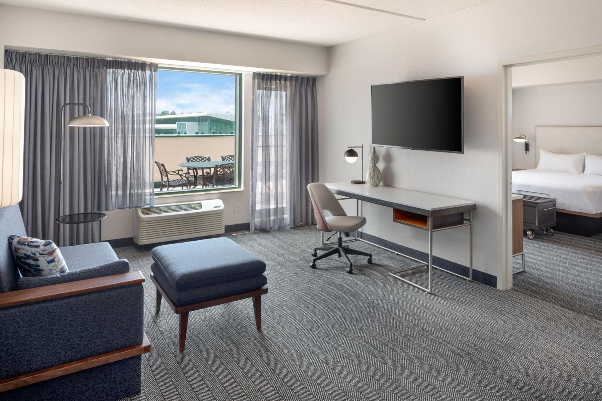 Courtyard By Marriott Stamford Downtown Hotel Екстериор снимка
