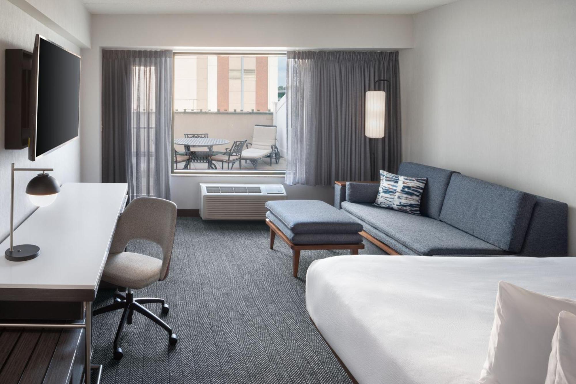 Courtyard By Marriott Stamford Downtown Hotel Екстериор снимка