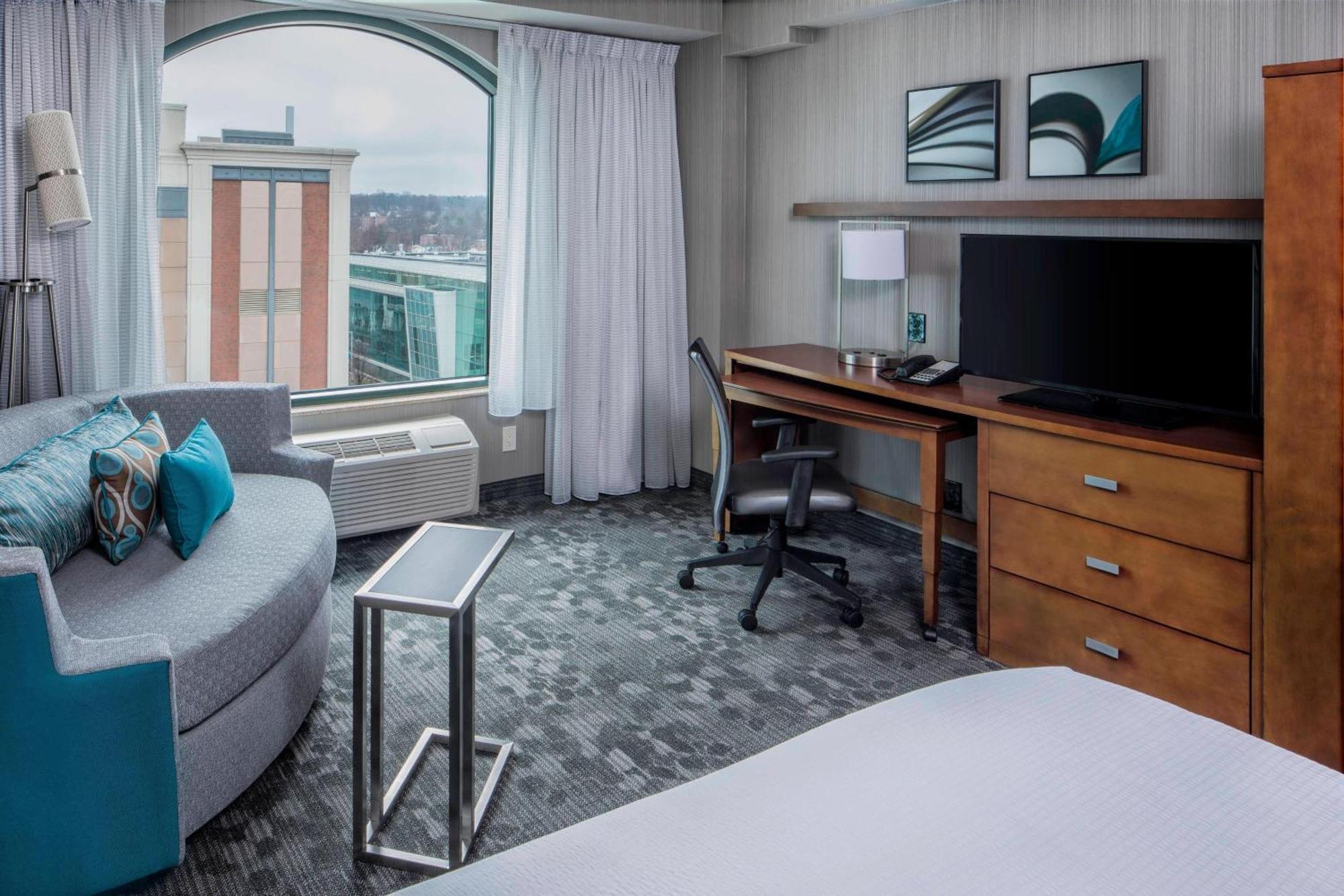 Courtyard By Marriott Stamford Downtown Hotel Екстериор снимка