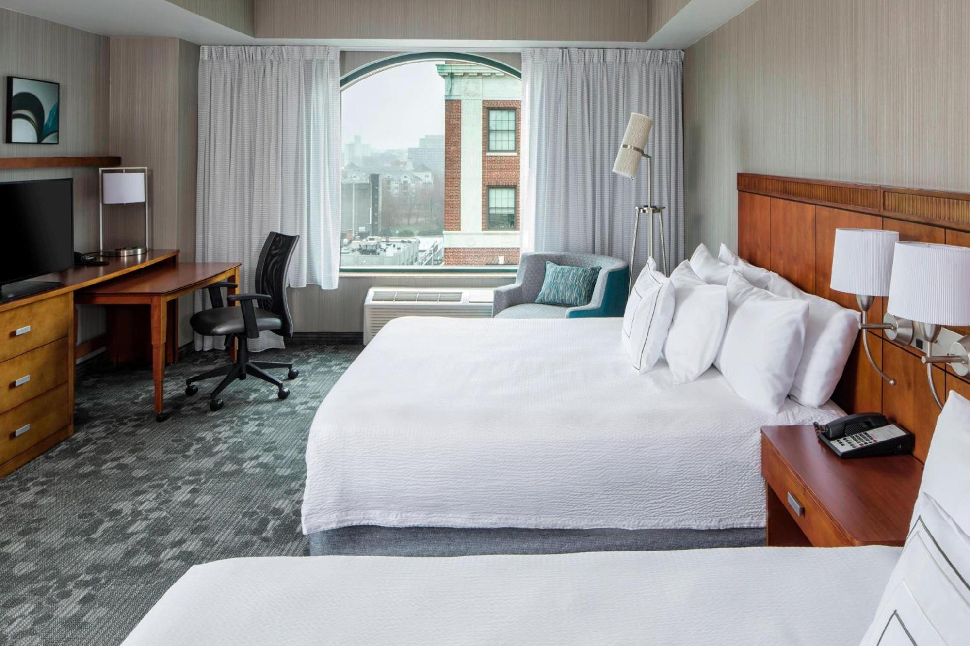Courtyard By Marriott Stamford Downtown Hotel Екстериор снимка
