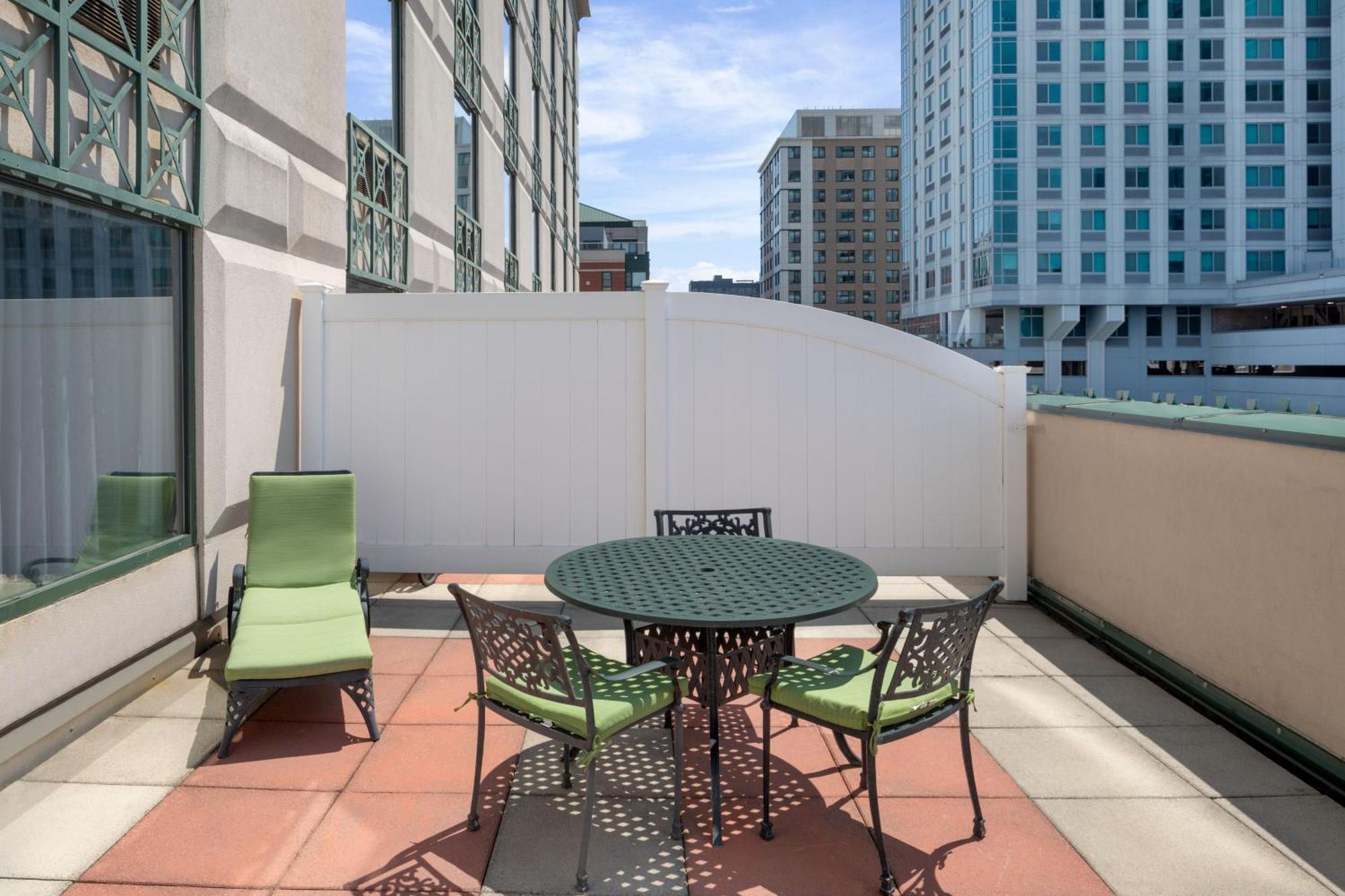 Courtyard By Marriott Stamford Downtown Hotel Екстериор снимка