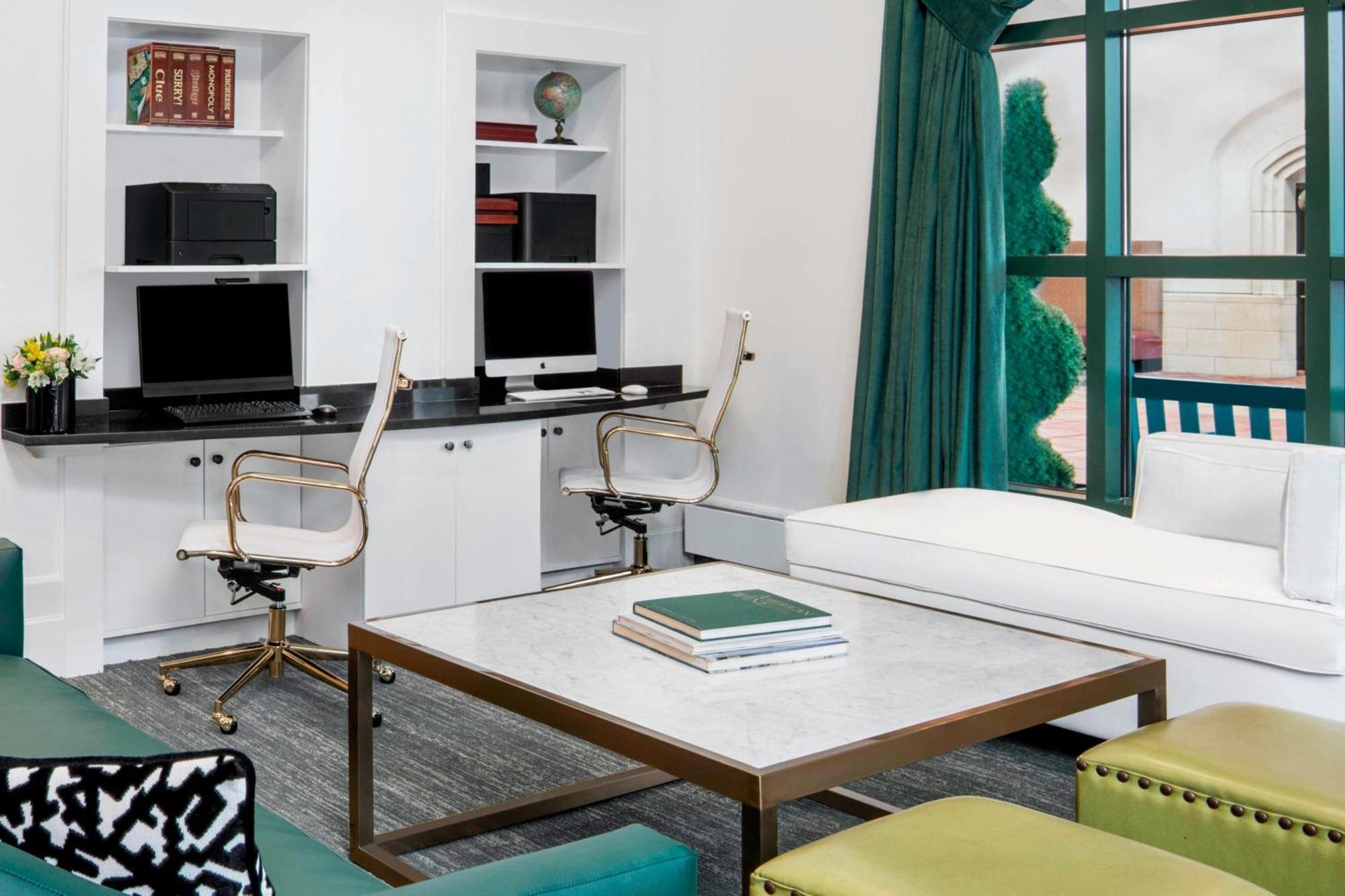 Courtyard By Marriott Stamford Downtown Hotel Екстериор снимка