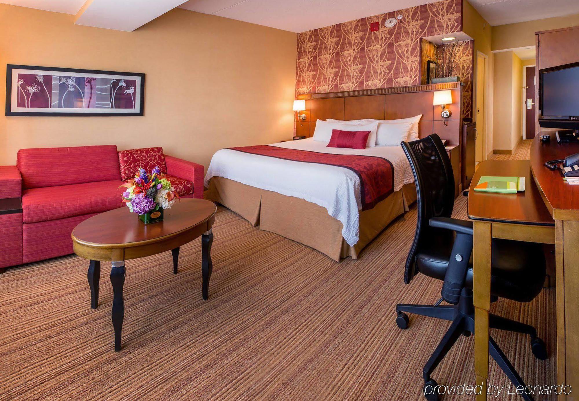 Courtyard By Marriott Stamford Downtown Hotel Екстериор снимка