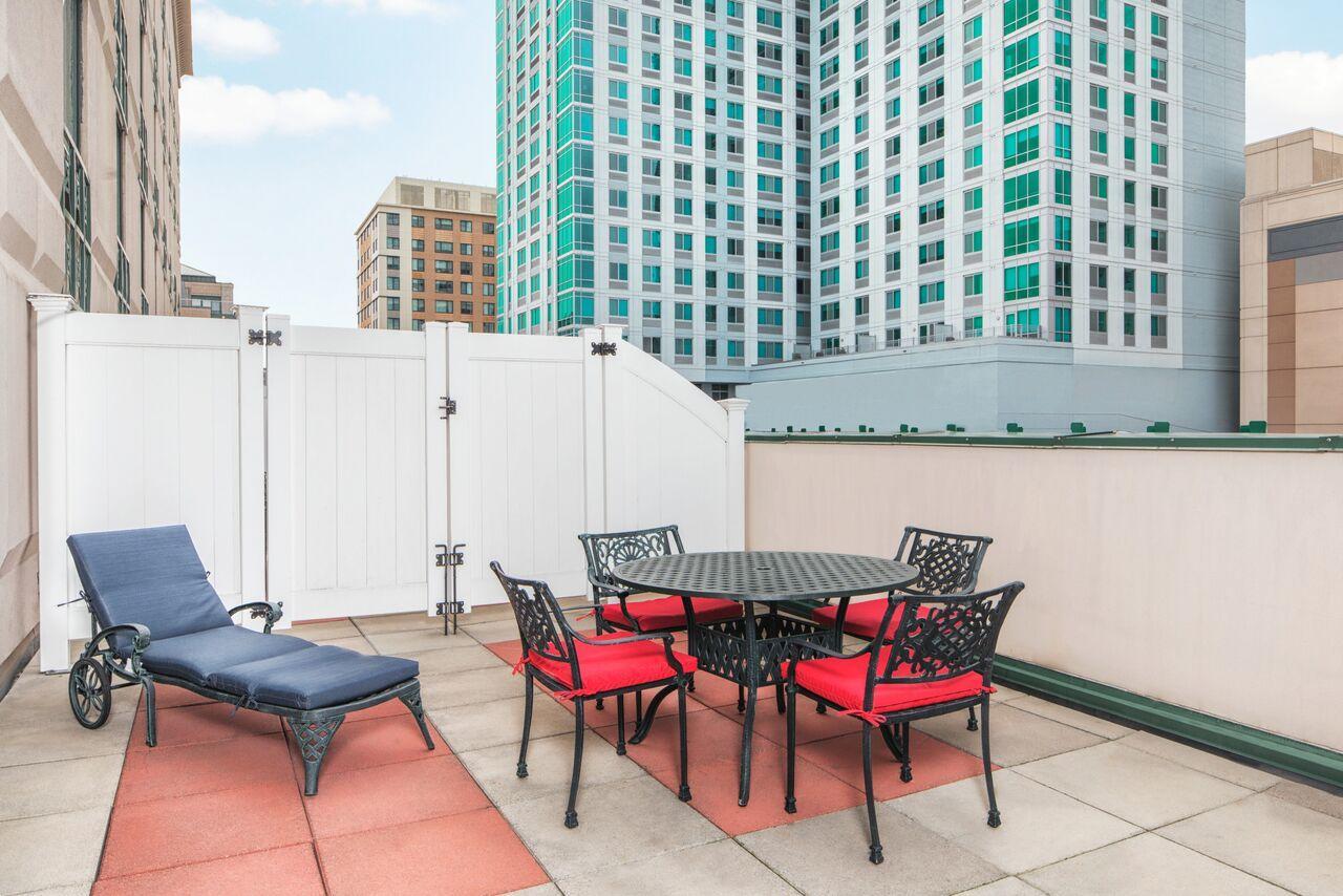 Courtyard By Marriott Stamford Downtown Hotel Екстериор снимка